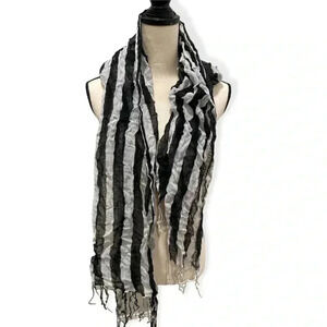 Black and gray scarf